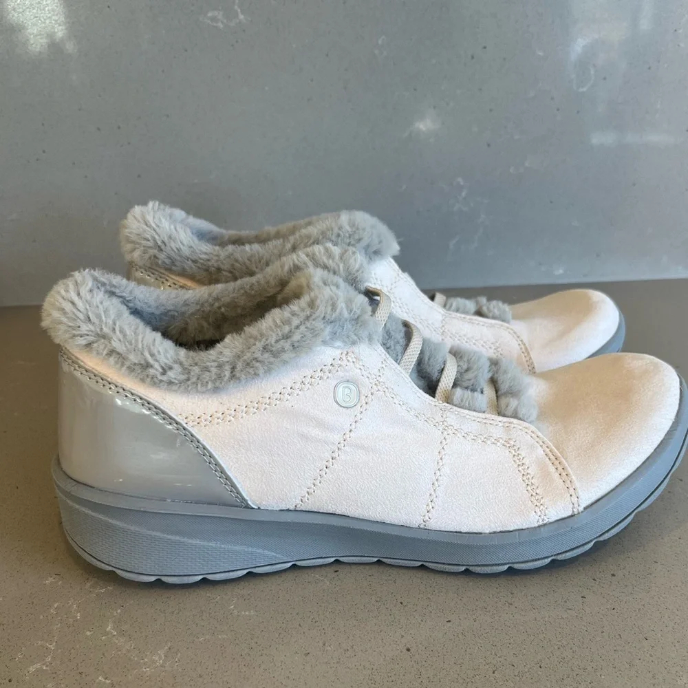 BZees Women's Golden Ankle Boot Shoes Almond Microfiber Size 9.5 - Picture 1 of 12